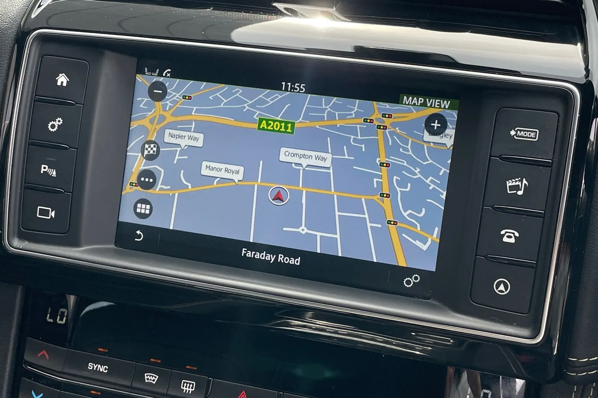 Jaguar F-PACE thumbnail image number 6