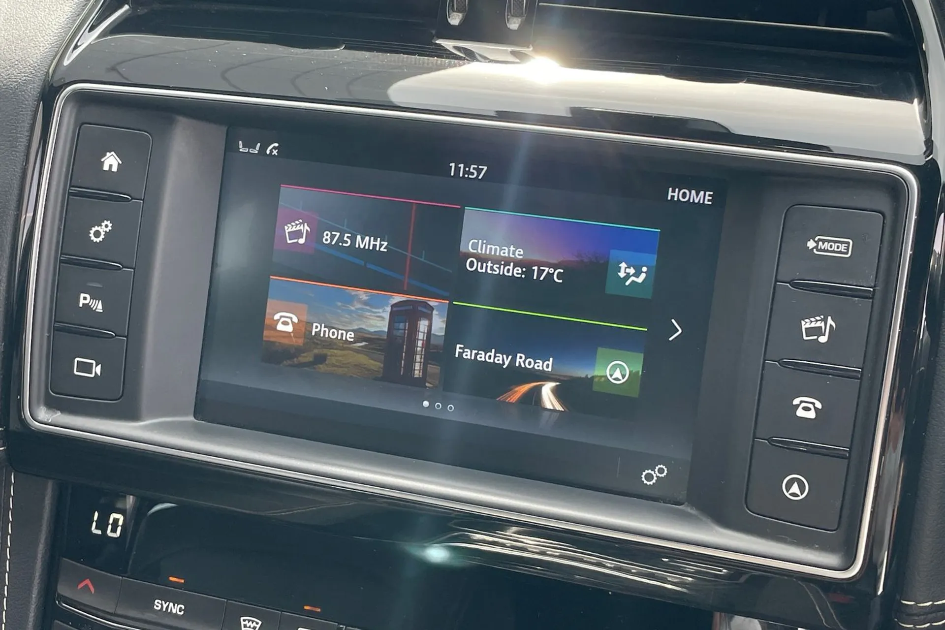 Jaguar F-PACE thumbnail image number 37