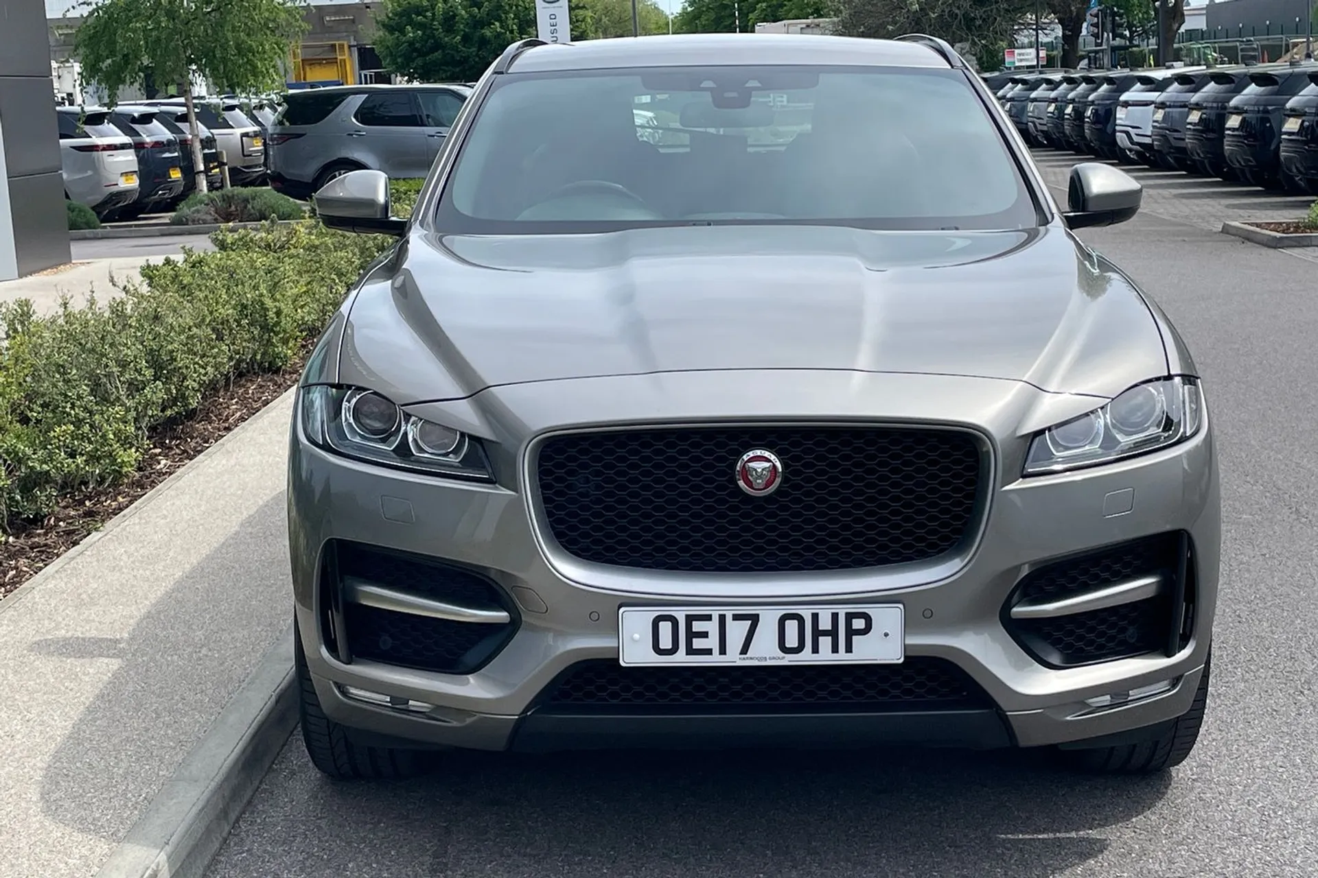 Jaguar F-PACE thumbnail image number 16
