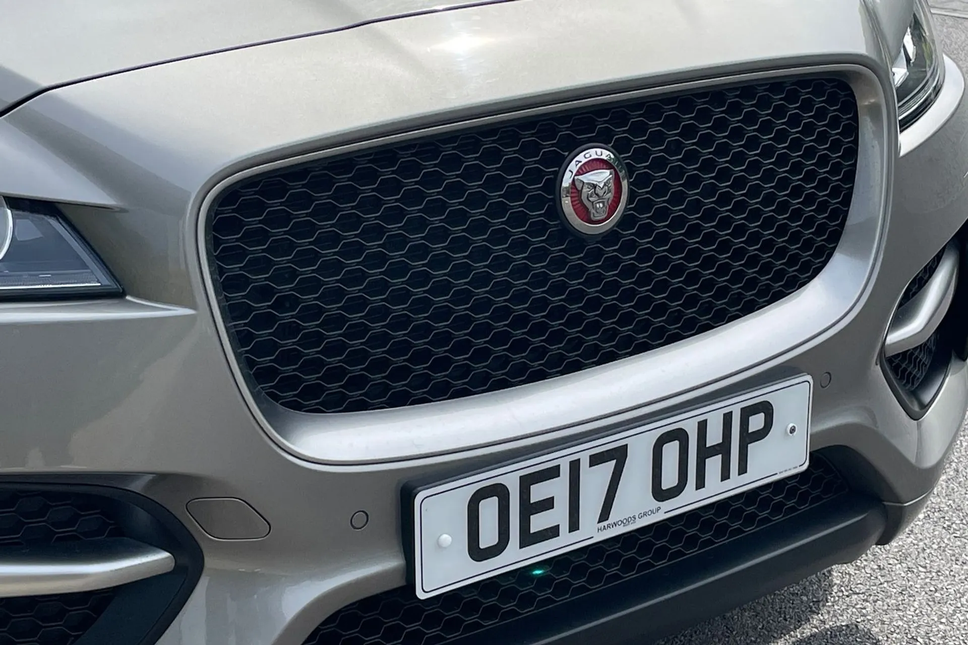 Jaguar F-PACE thumbnail image number 17