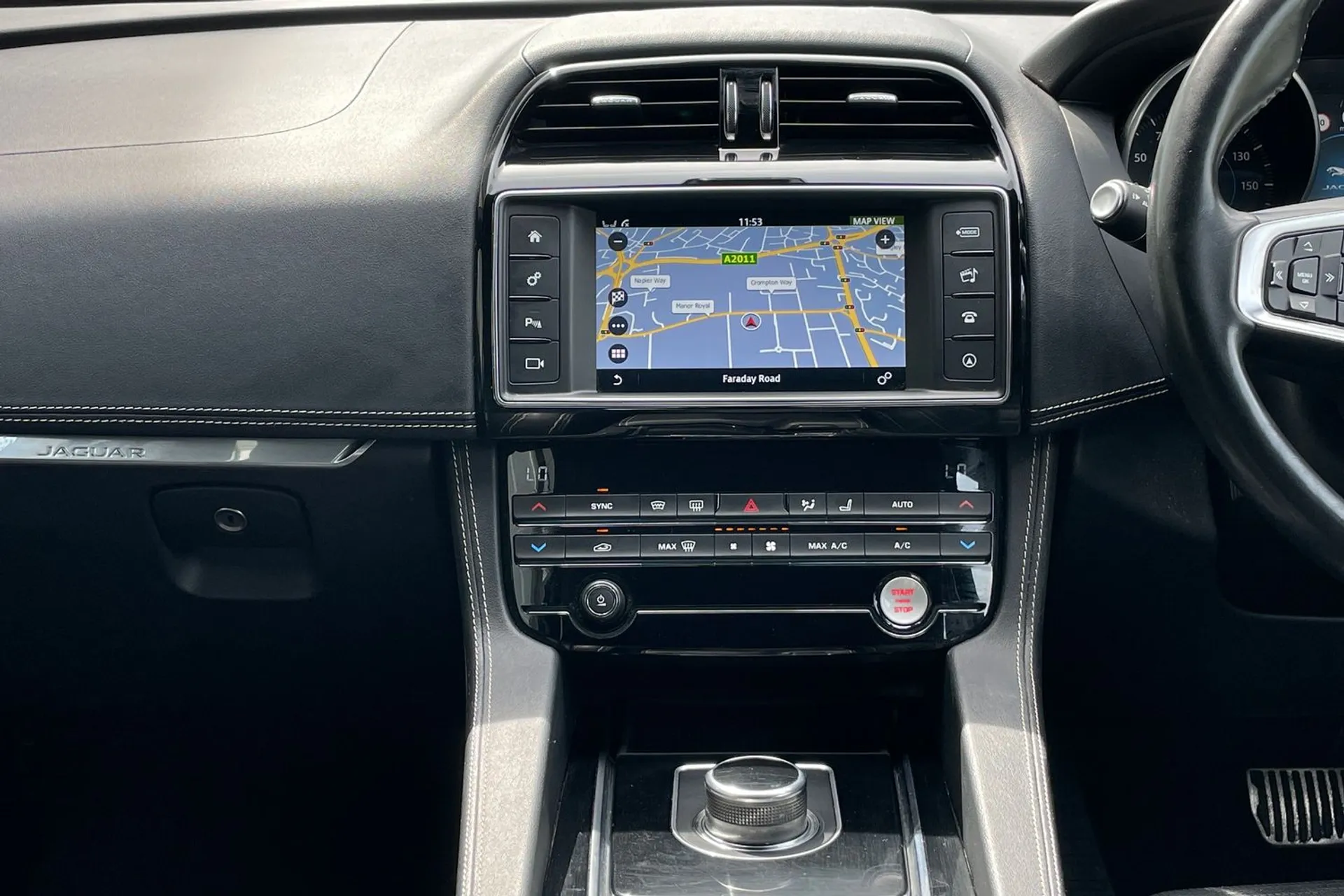 Jaguar F-PACE thumbnail image number 20