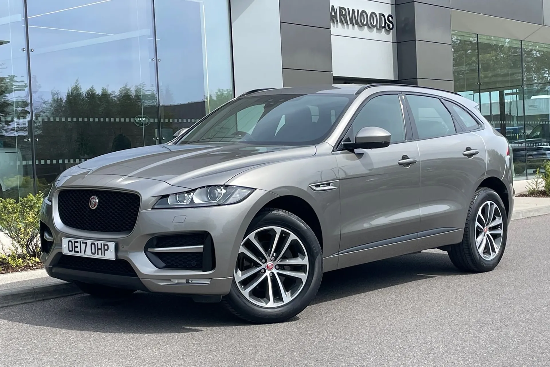 Jaguar F-PACE thumbnail image number 15