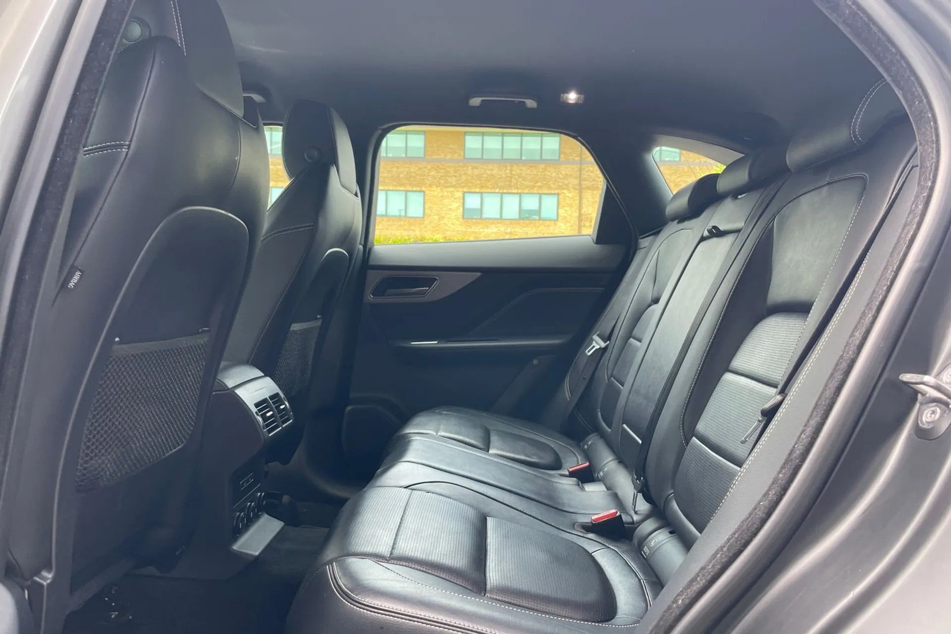 Jaguar F-PACE thumbnail image number 36