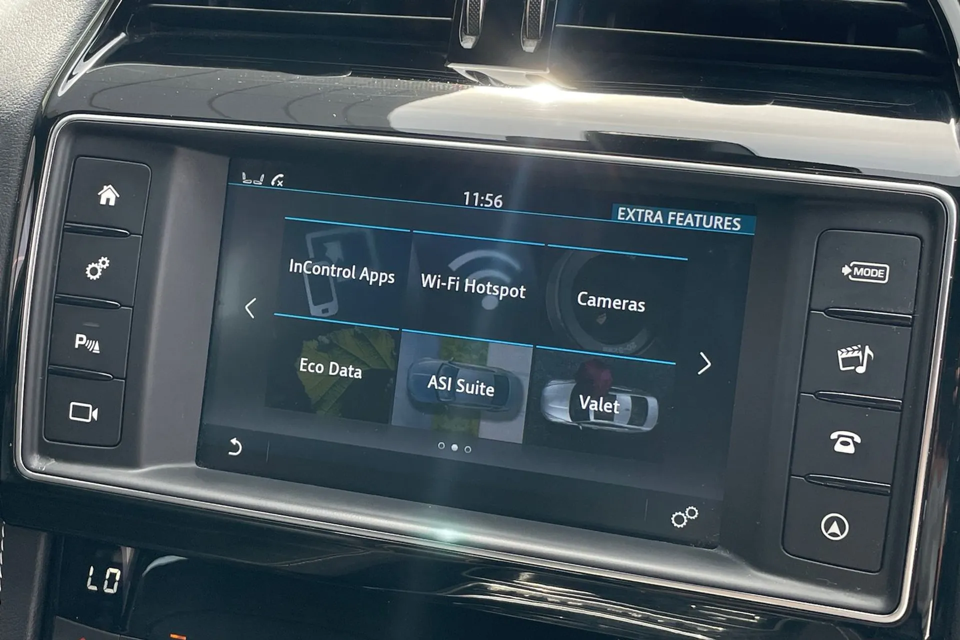Jaguar F-PACE thumbnail image number 38