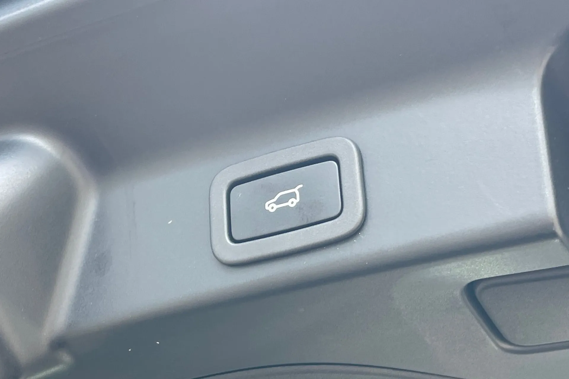 Jaguar F-PACE thumbnail image number 30