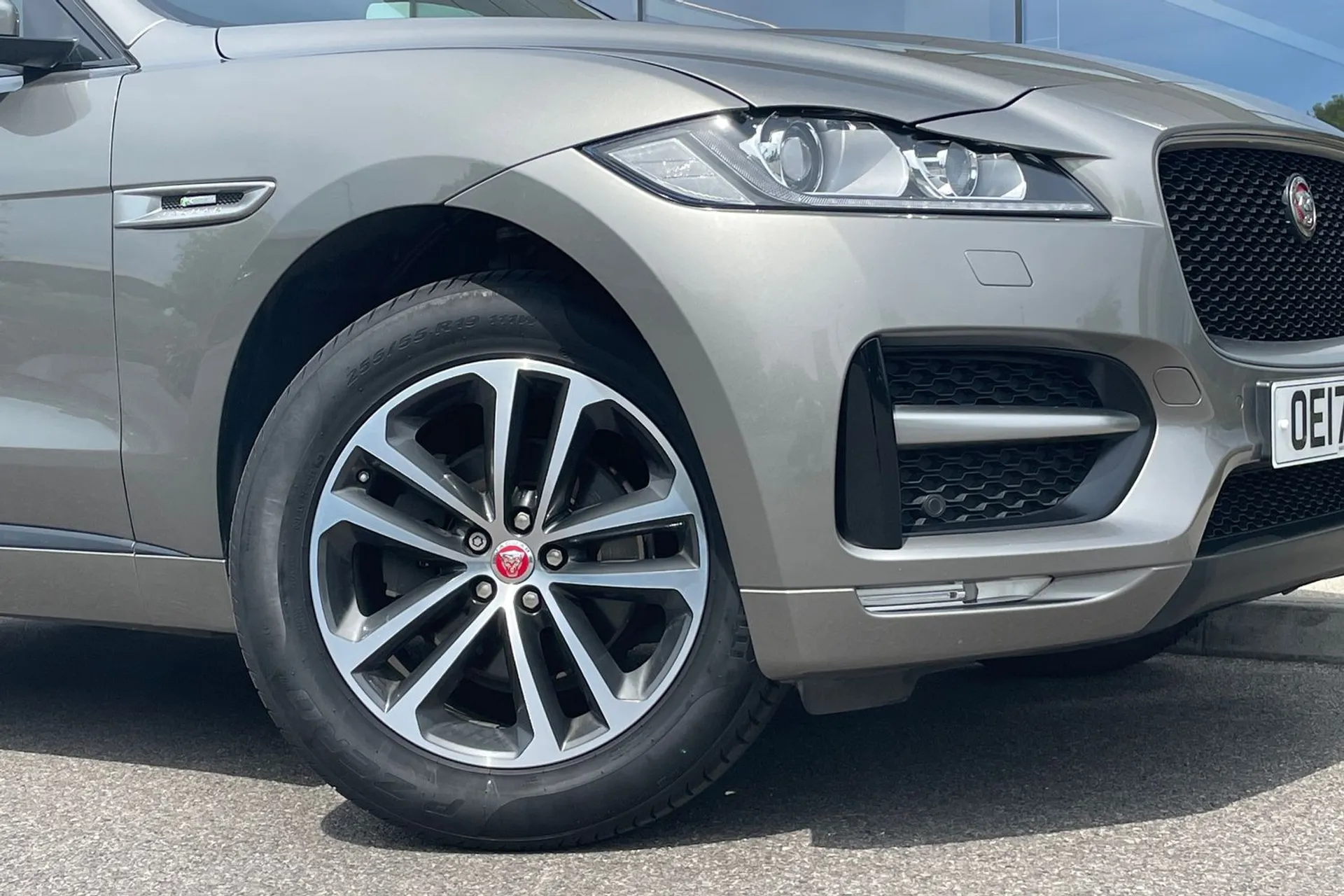 Jaguar F-PACE thumbnail image number 8