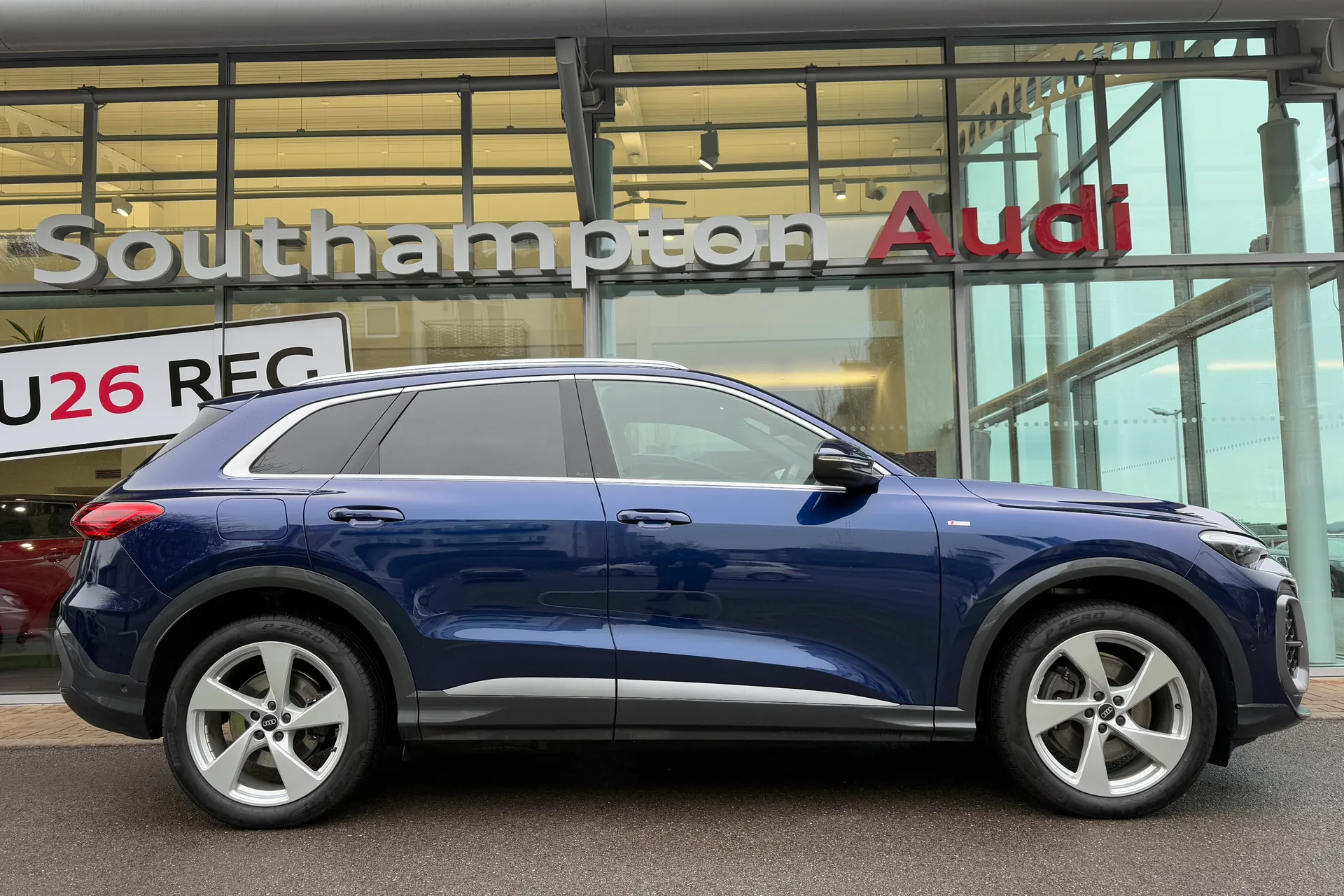 Audi Q5 thumbnail image number 2