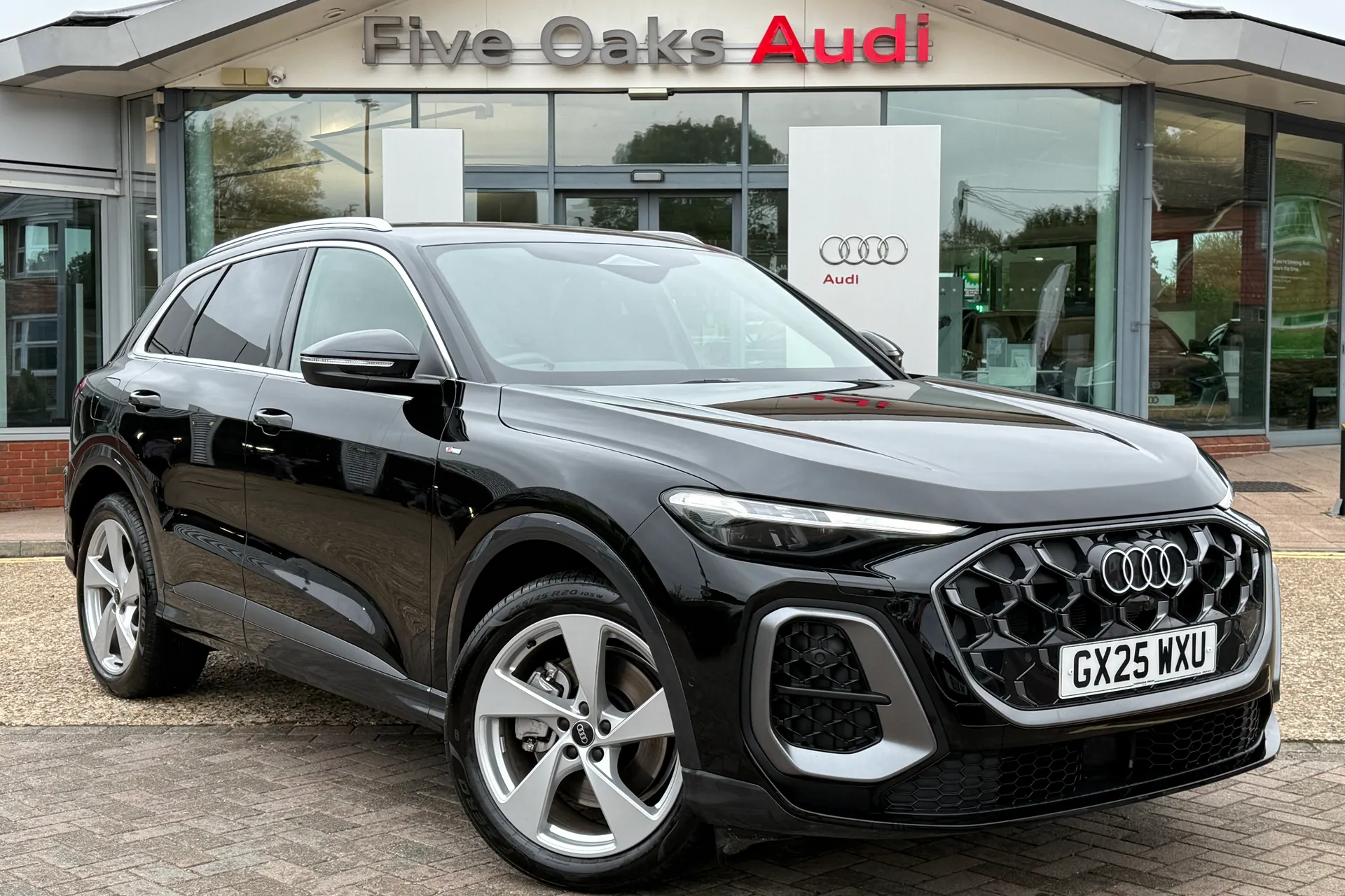 Audi Q5 focused image