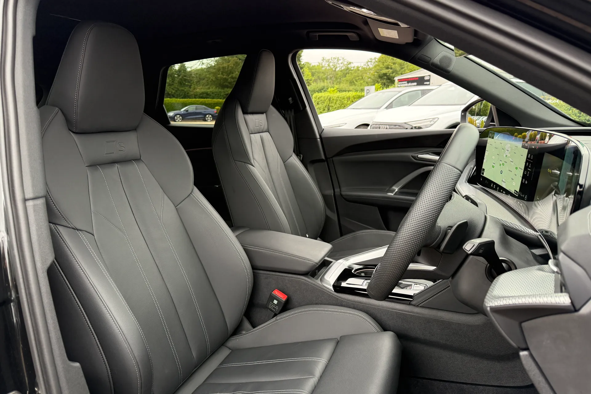 Audi Q5 thumbnail image number 25