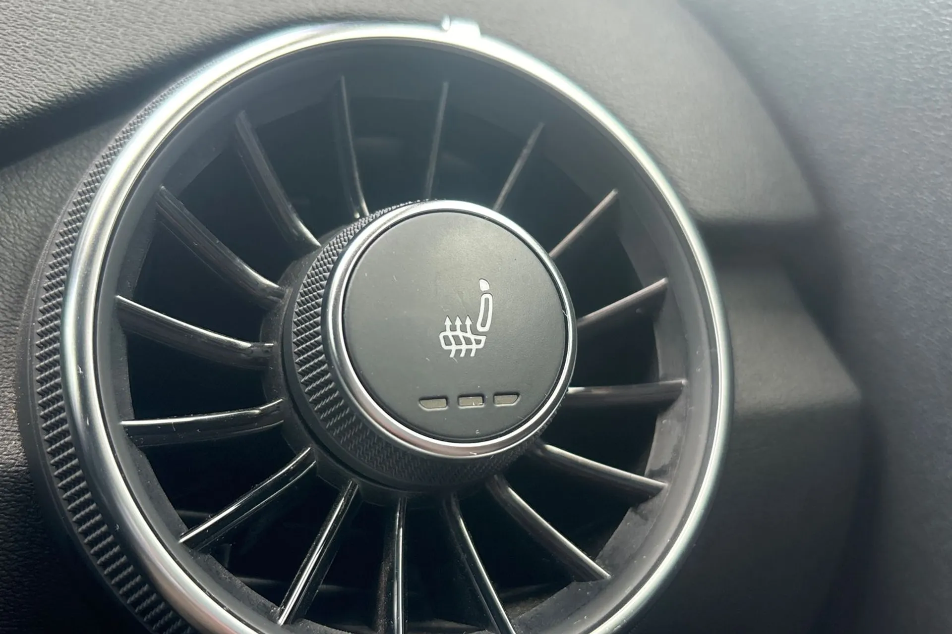 Audi TT thumbnail image number 46