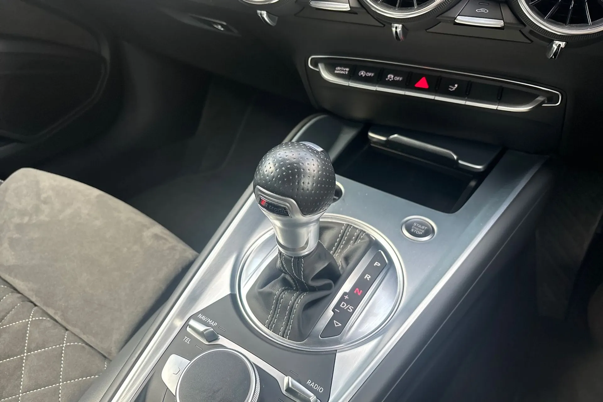 Audi TT thumbnail image number 43