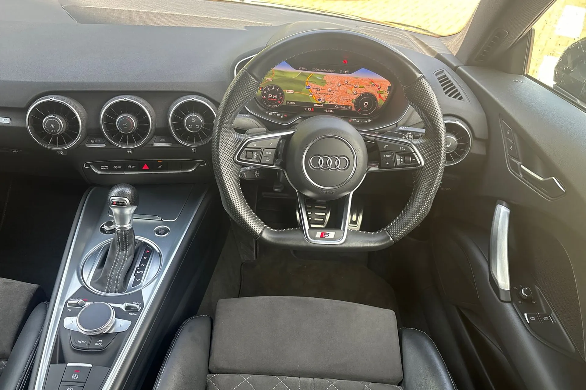 Audi TT thumbnail image number 34