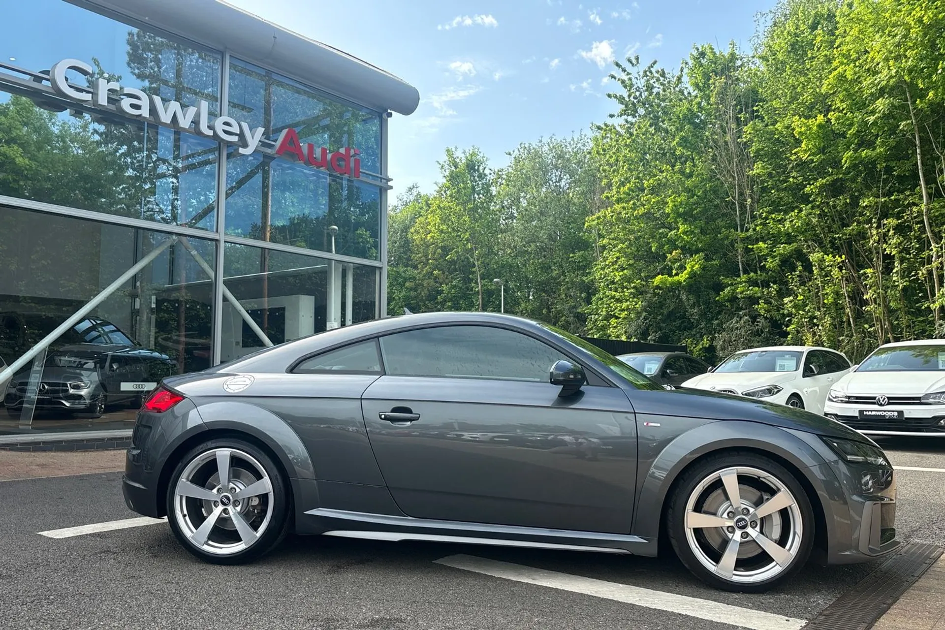 Audi TT thumbnail image number 2