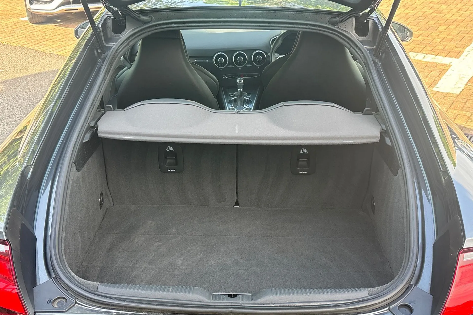 Audi TT thumbnail image number 18