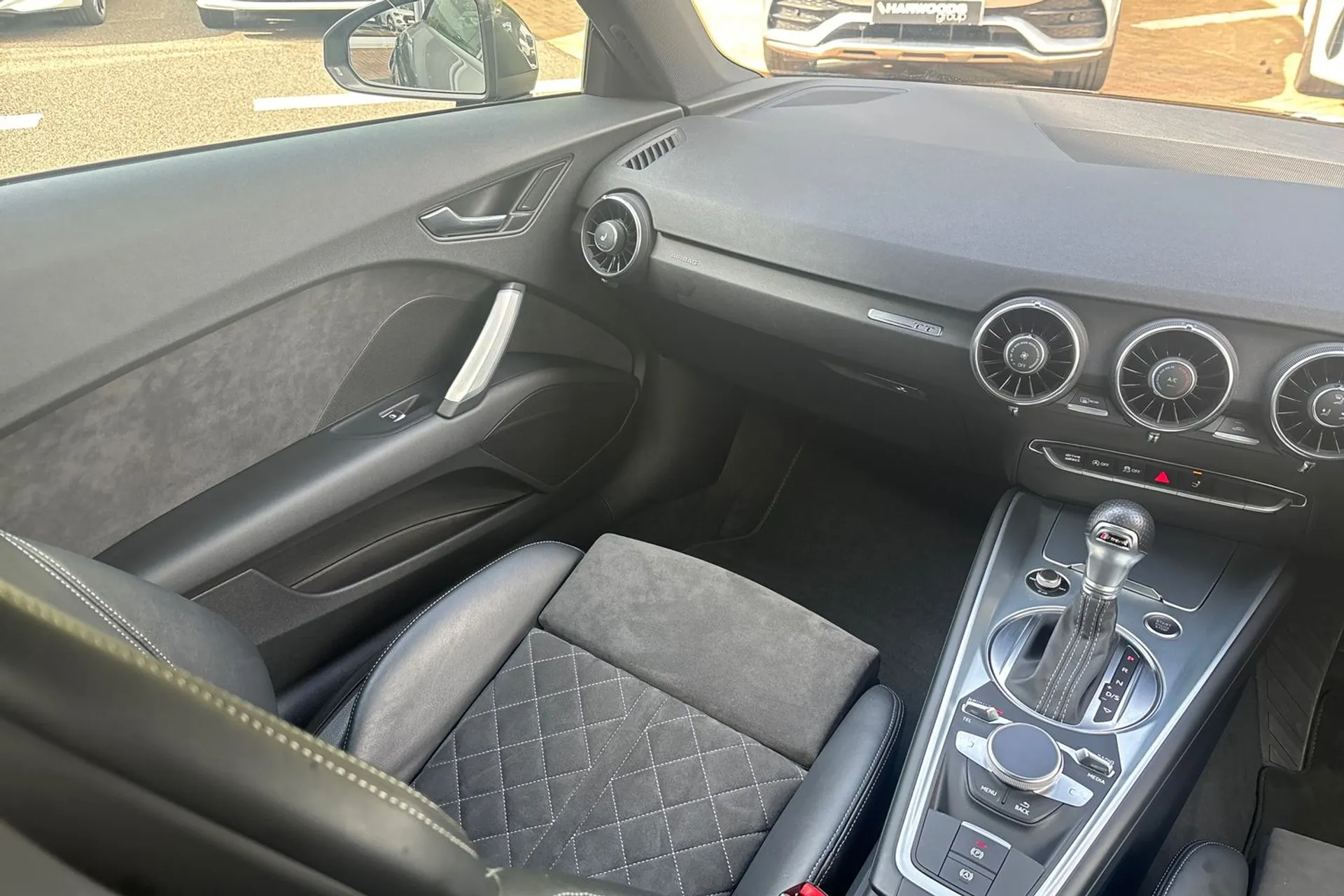 Audi TT thumbnail image number 32