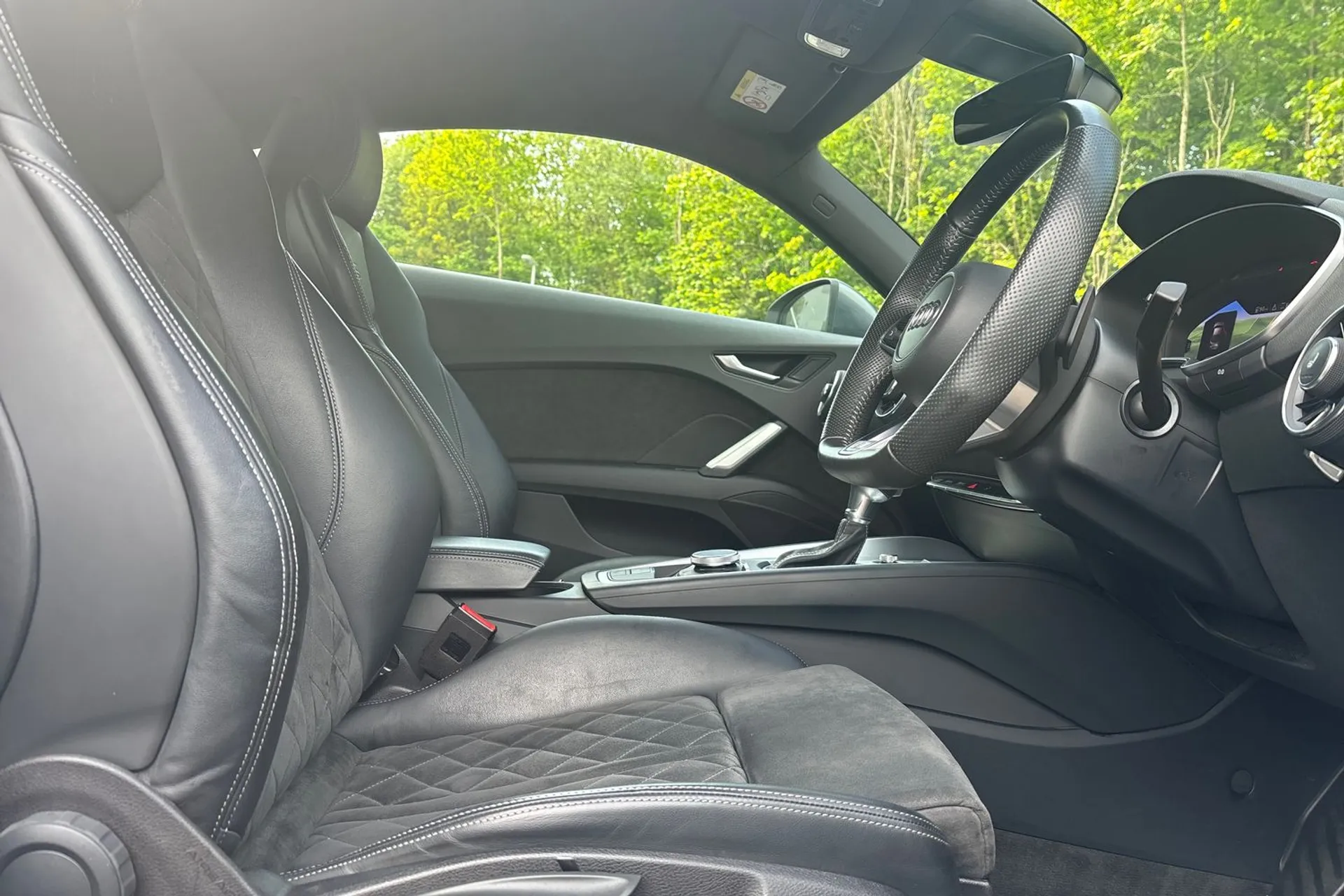 Audi TT thumbnail image number 24