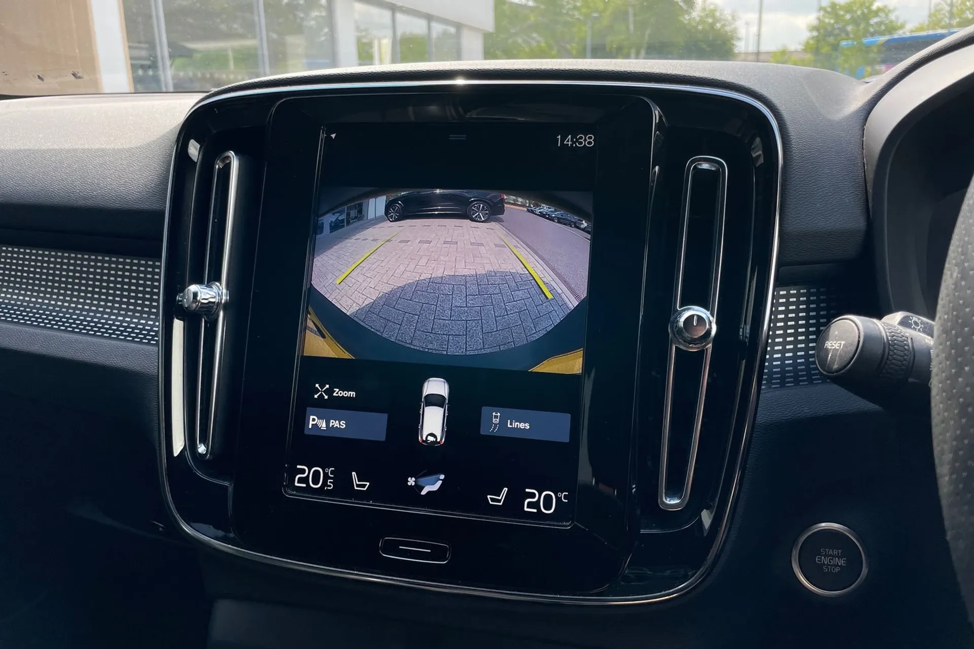 Volvo XC40 thumbnail image number 4
