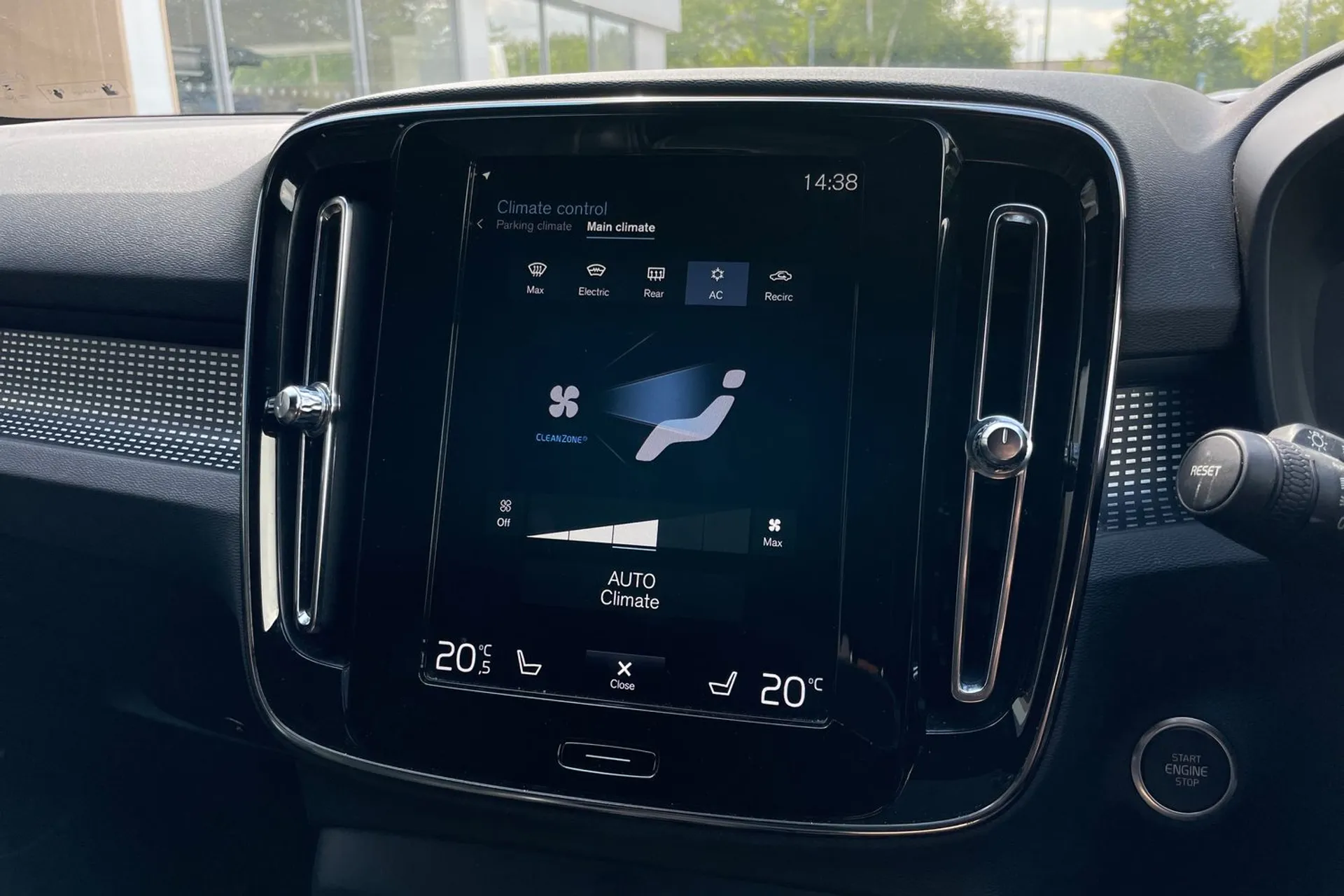 Volvo XC40 thumbnail image number 38