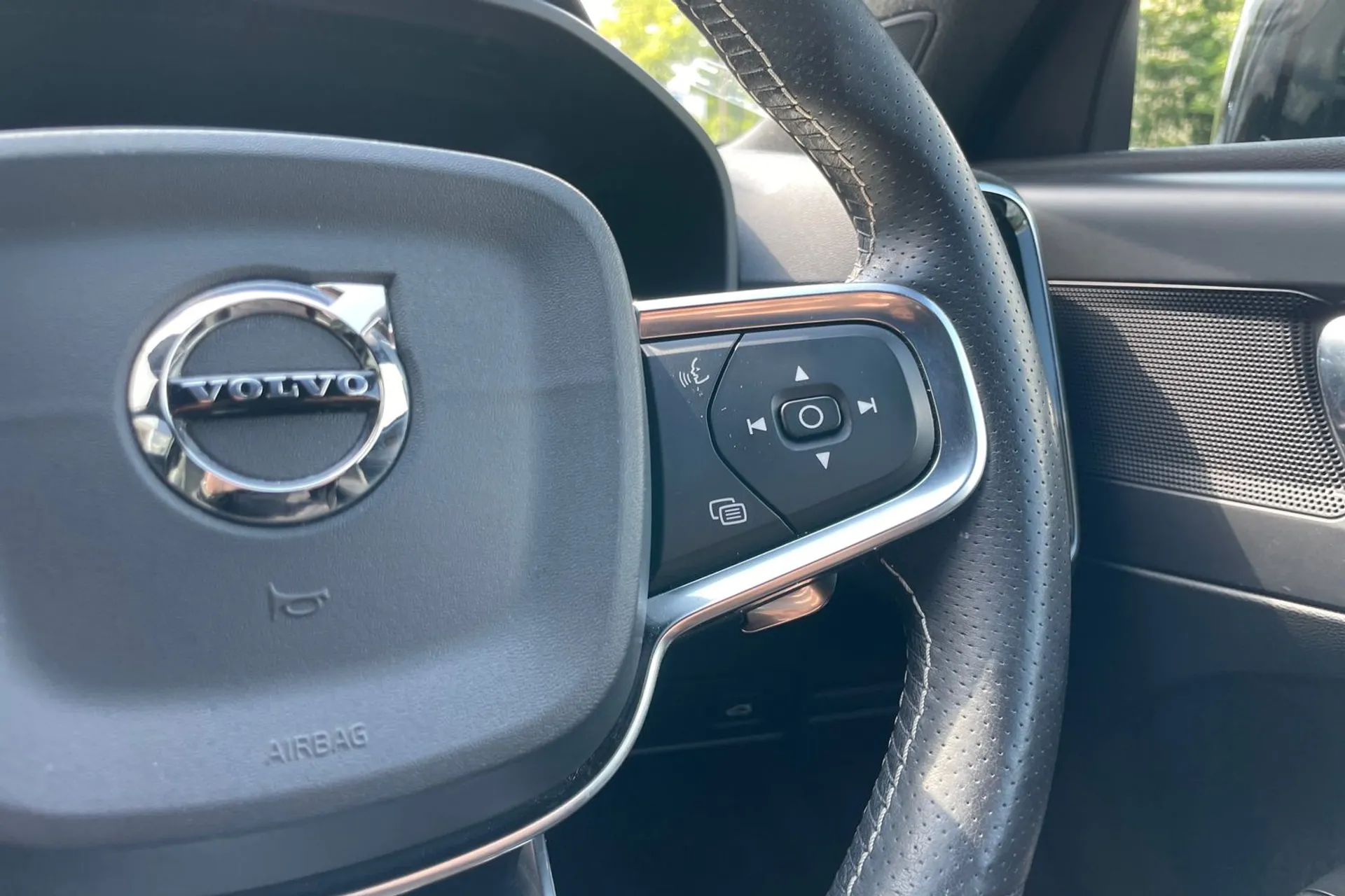Volvo XC40 thumbnail image number 36