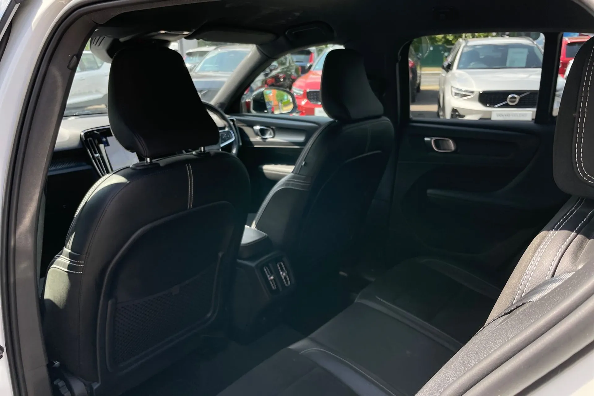 Volvo XC40 thumbnail image number 30