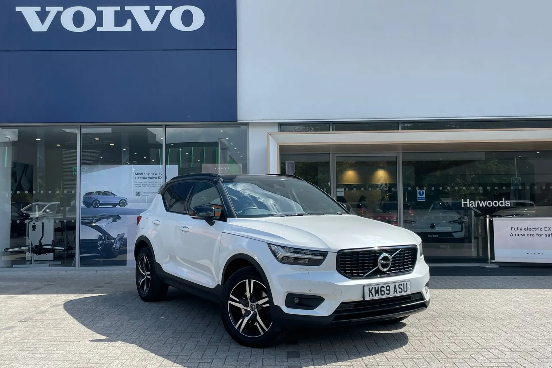 Volvo XC40 focused image