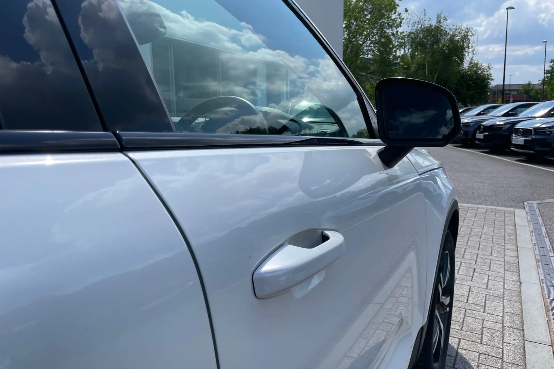 Volvo XC40 thumbnail image number 16