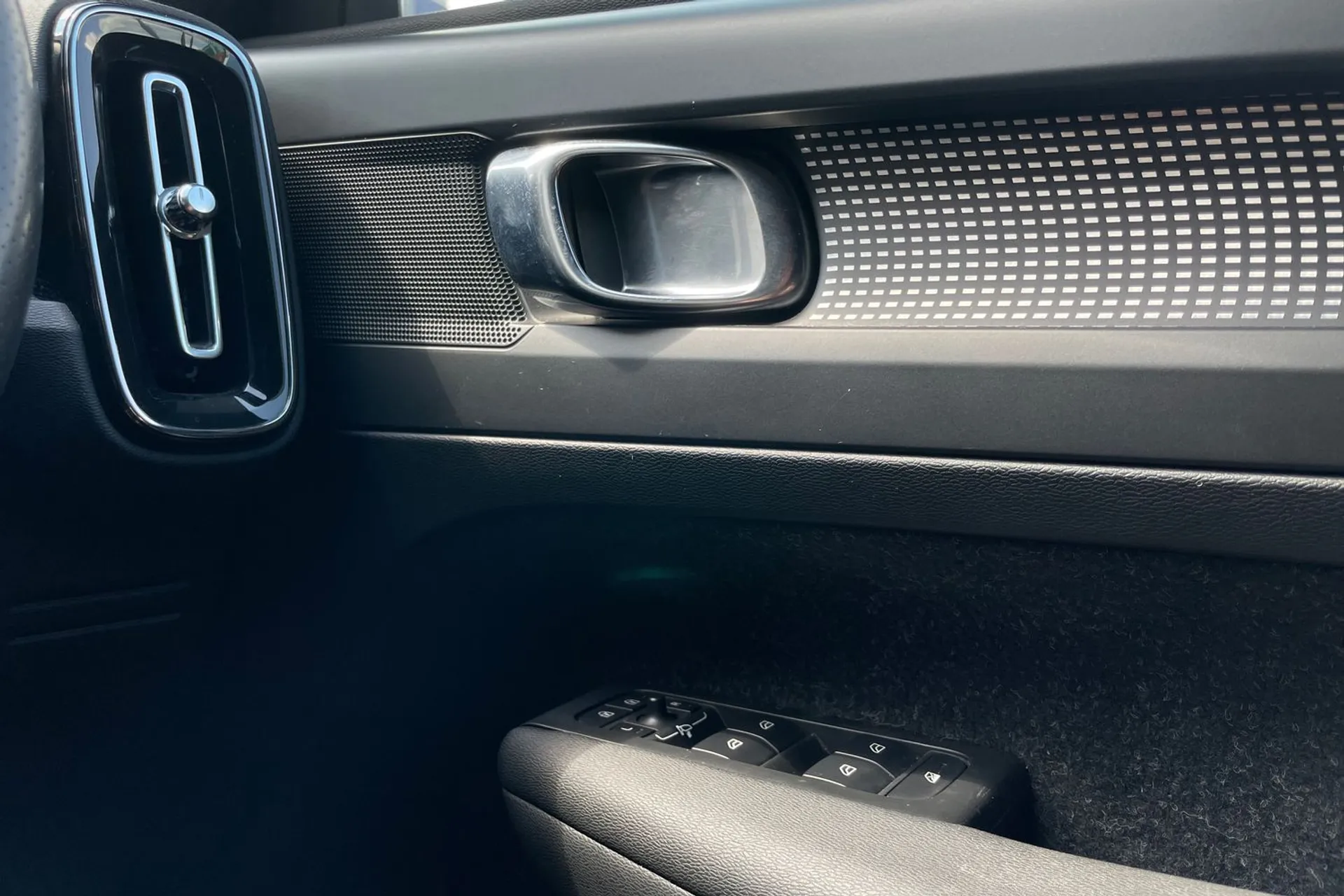 Volvo XC40 thumbnail image number 41
