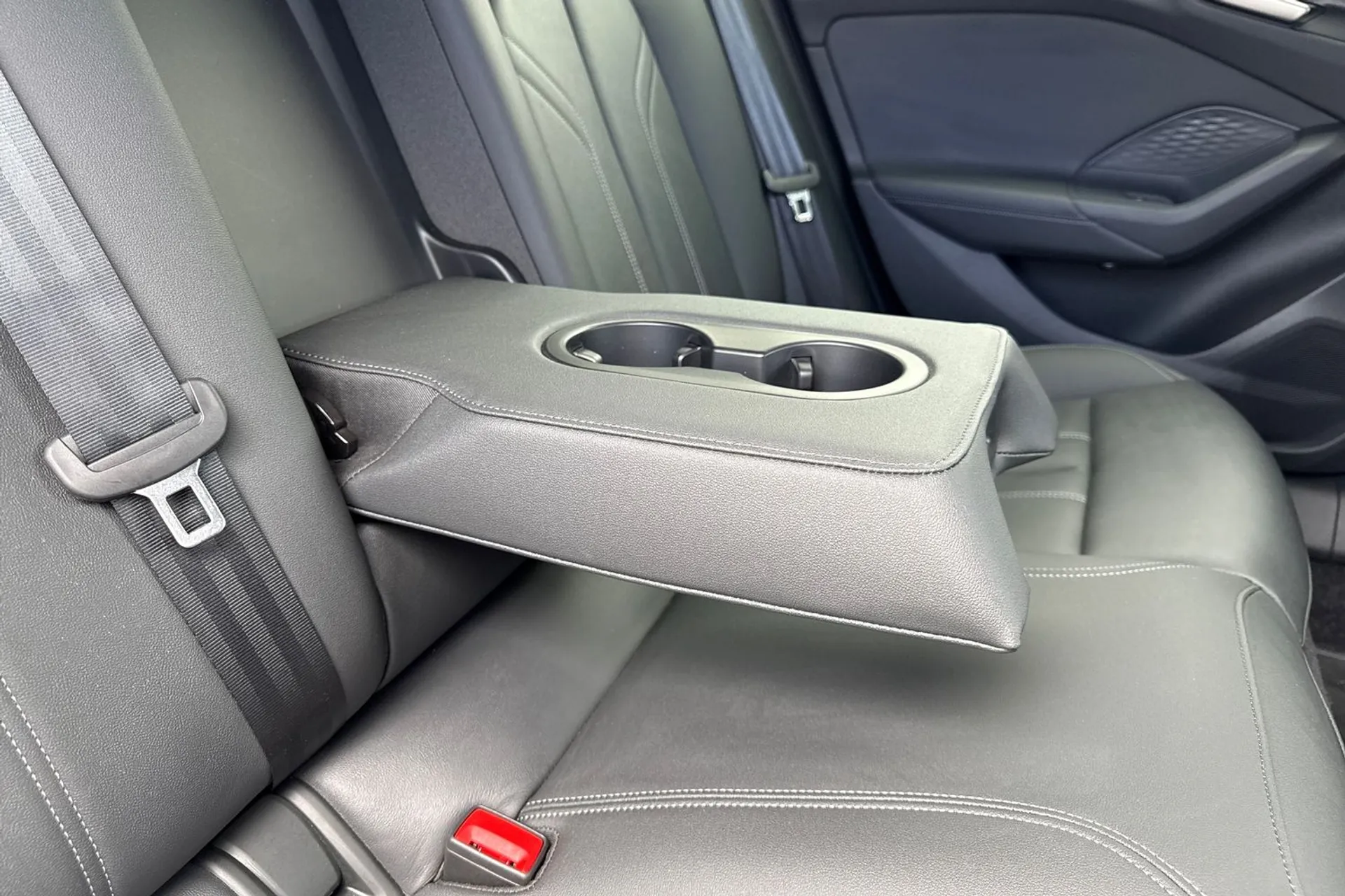 Audi A5 thumbnail image number 37