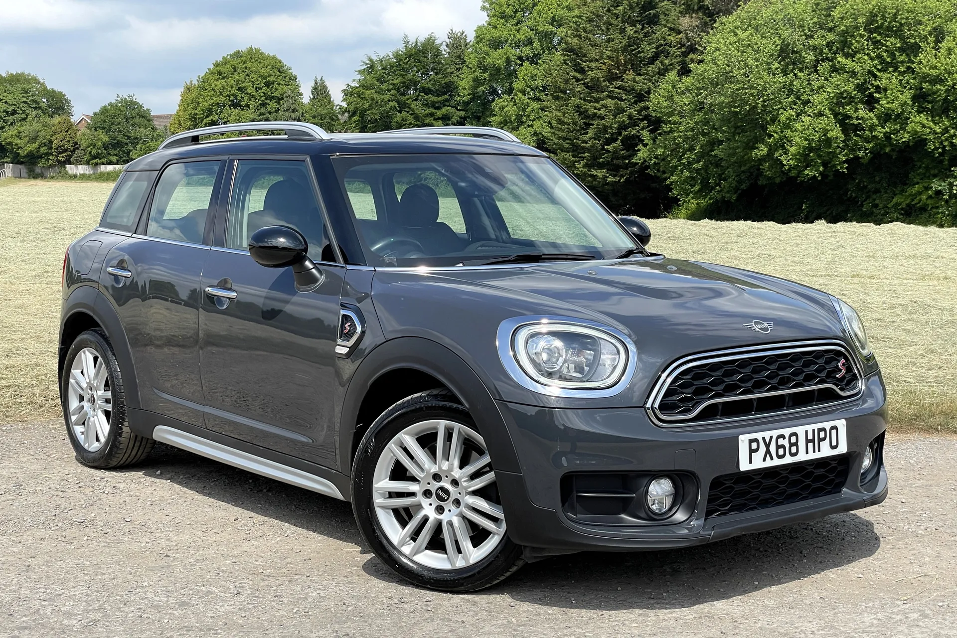 MINI COUNTRYMAN focused image