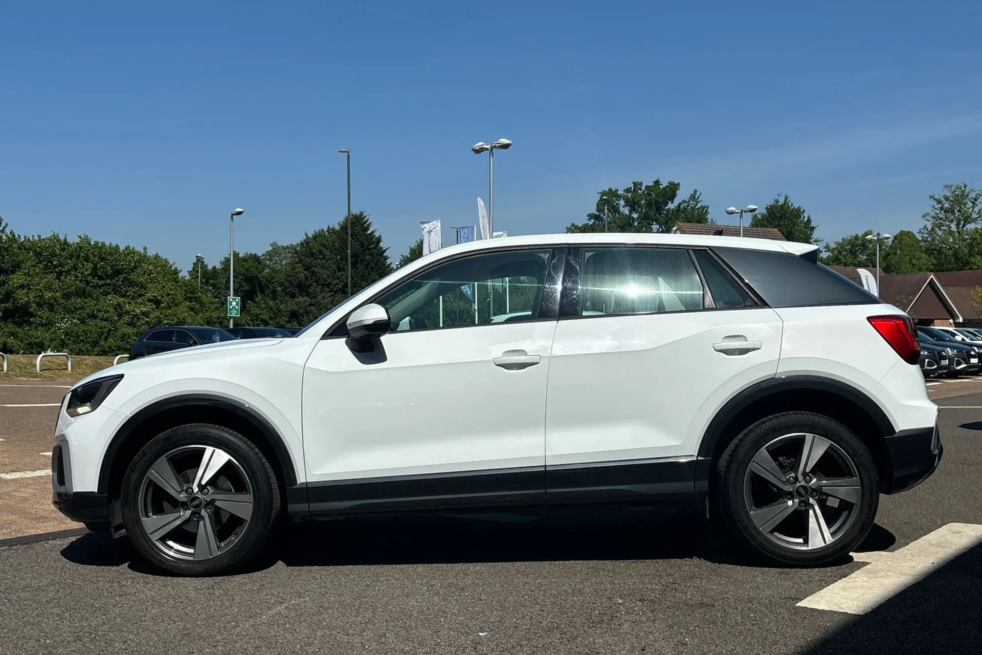 Audi Q2 thumbnail image number 9