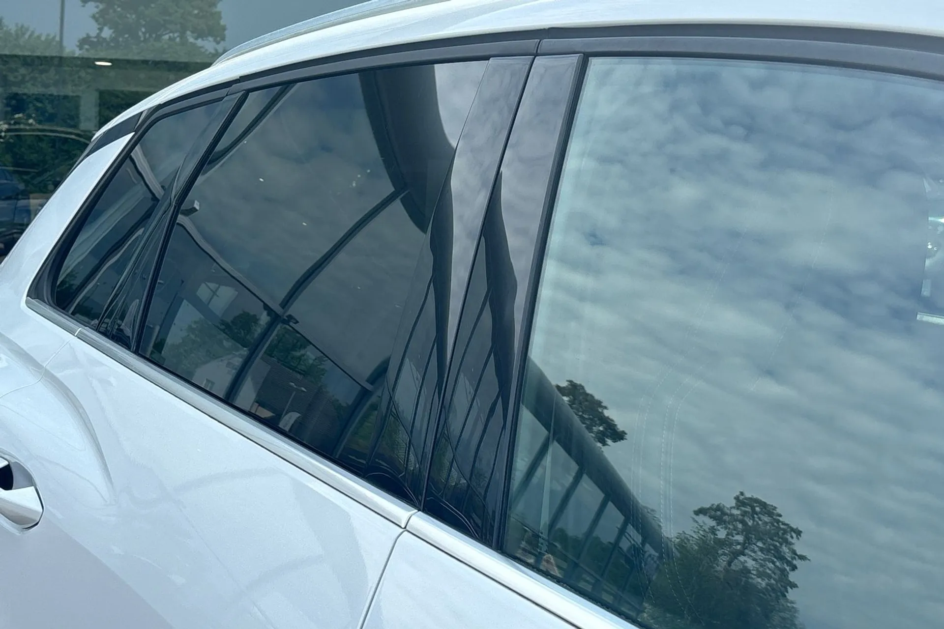 Audi Q4 thumbnail image number 13