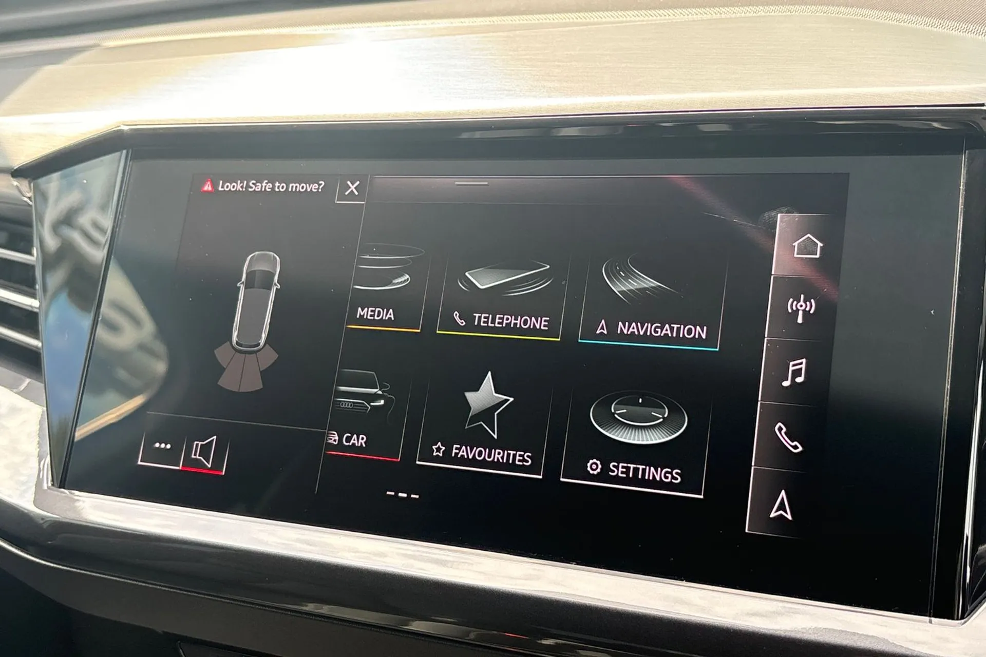 Audi Q4 thumbnail image number 38