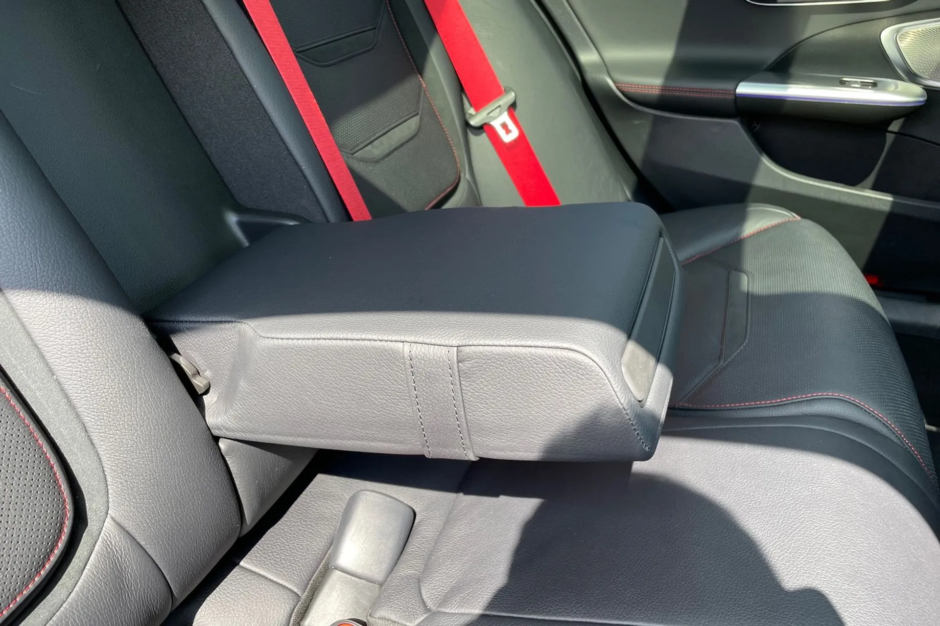 MERCEDES-BENZ C CLASS thumbnail image number 46