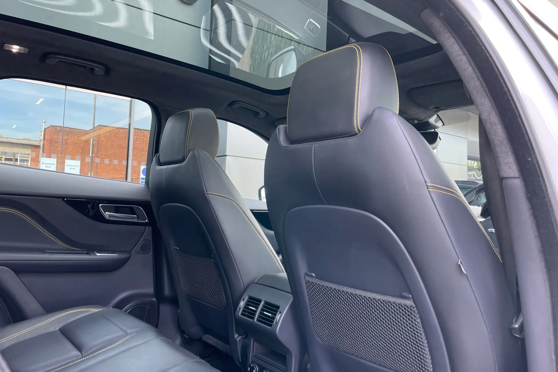Jaguar F-PACE thumbnail image number 32