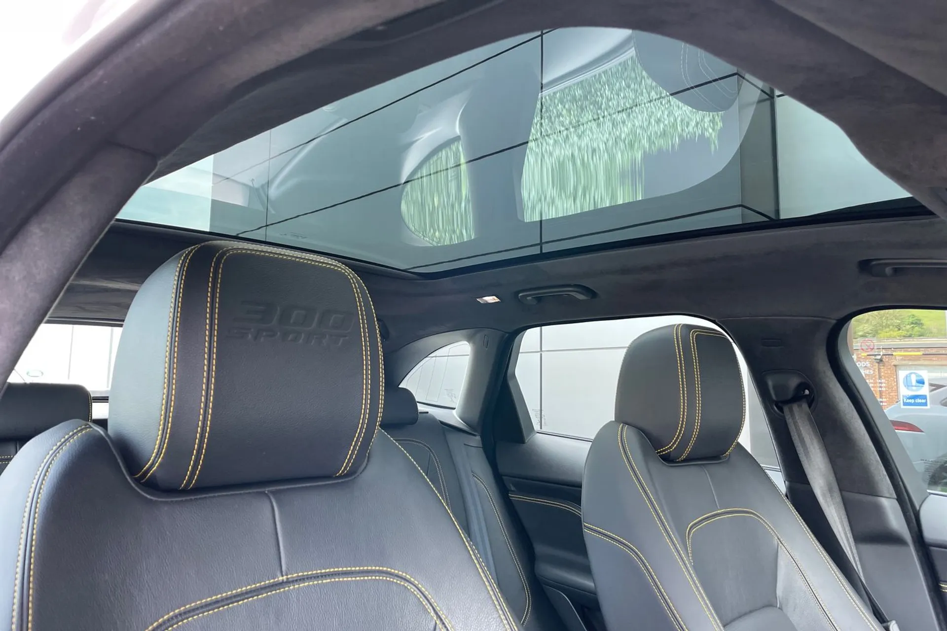 Jaguar F-PACE thumbnail image number 8