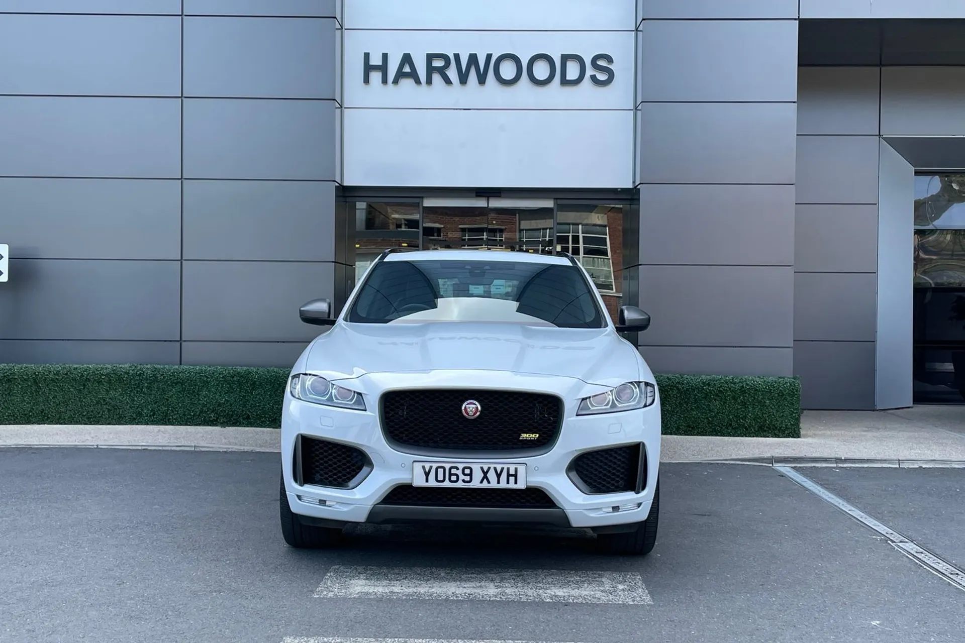 Jaguar F-PACE thumbnail image number 13