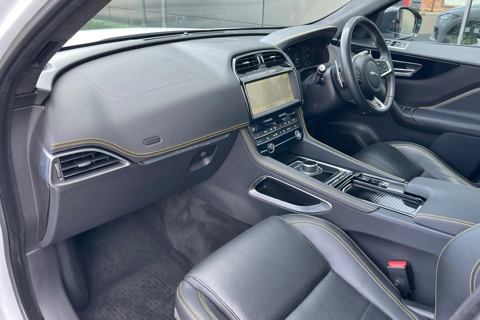 Jaguar F-PACE thumbnail image number 34