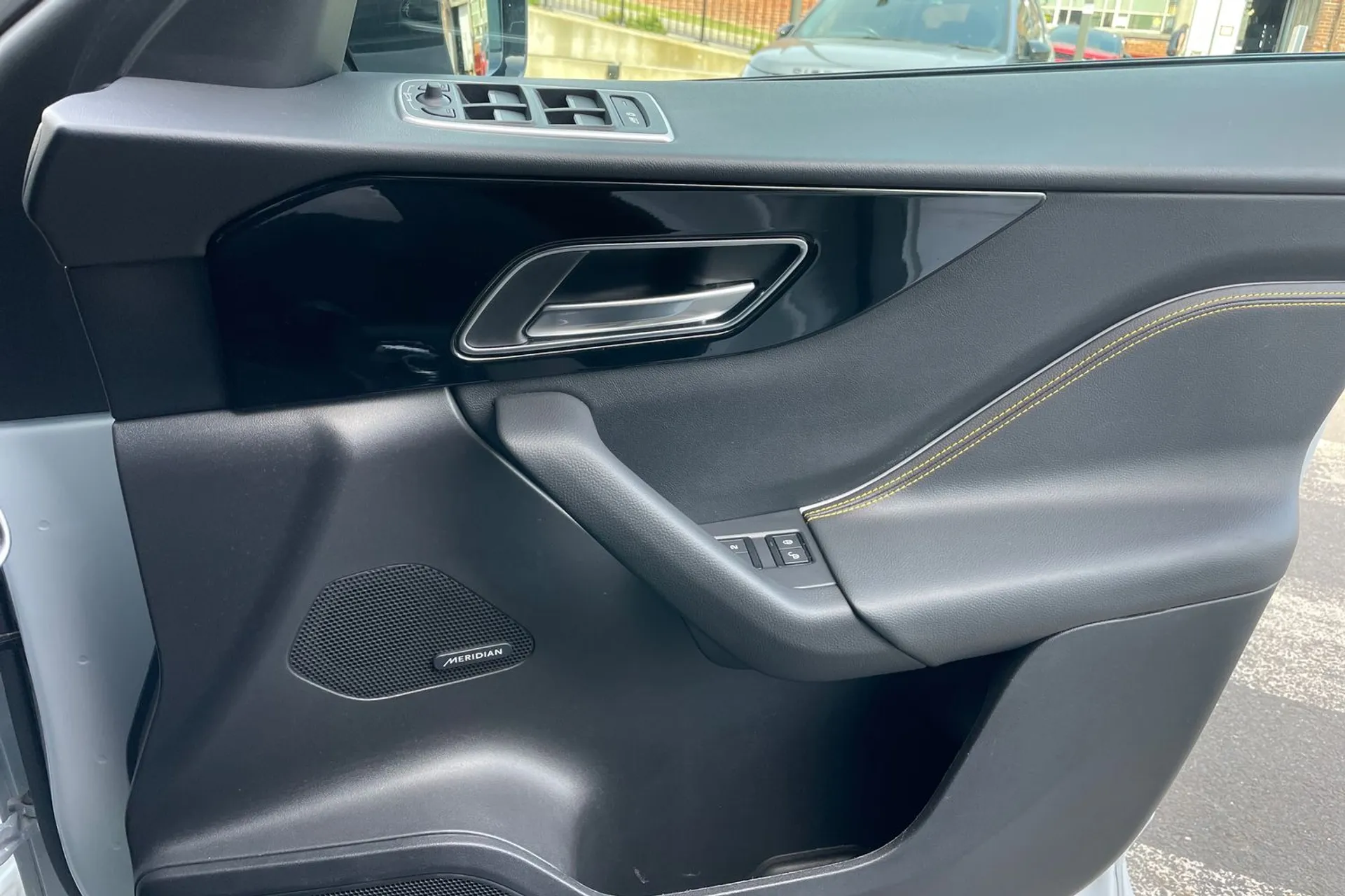 Jaguar F-PACE thumbnail image number 47