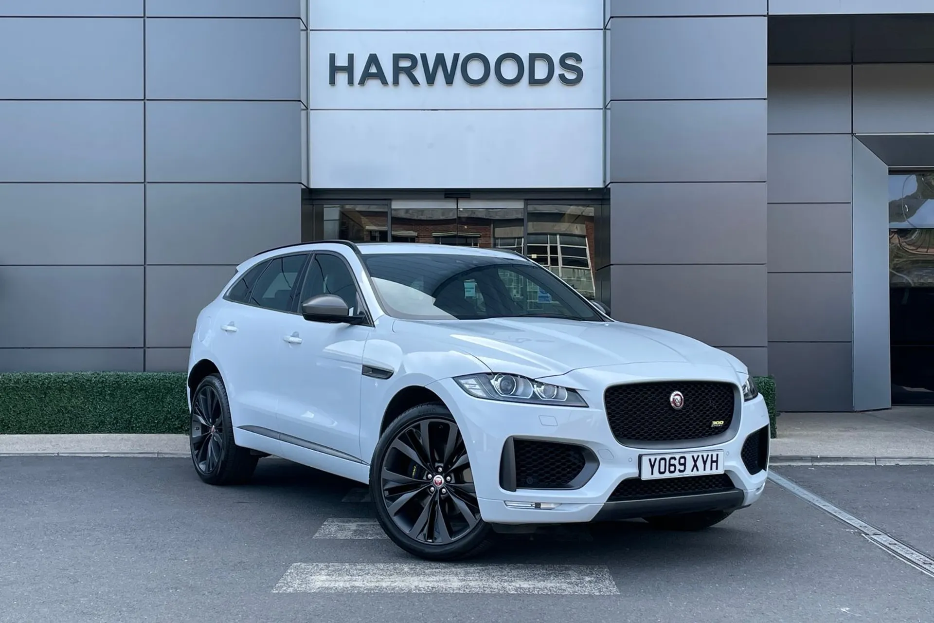 Jaguar F-PACE focused image