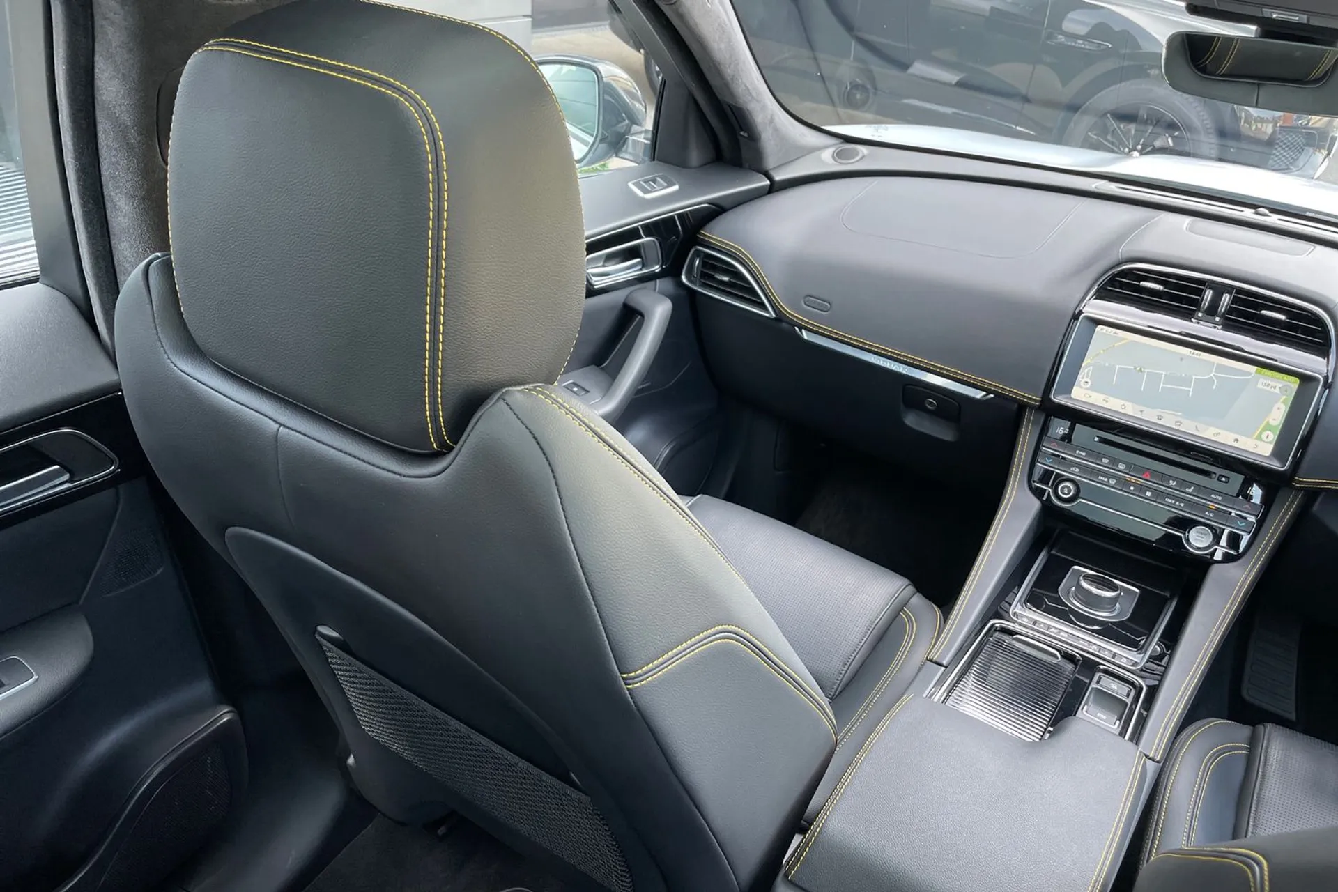 Jaguar F-PACE thumbnail image number 38