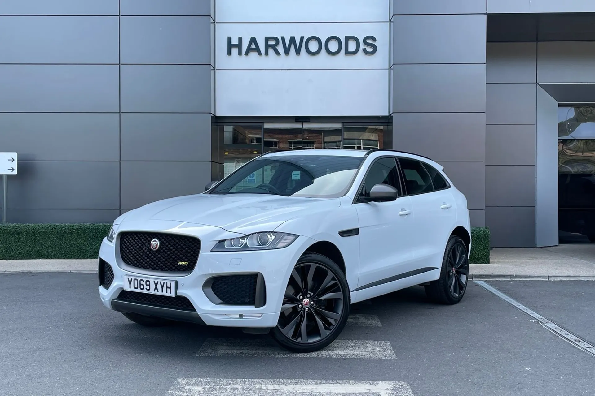 Jaguar F-PACE thumbnail image number 11