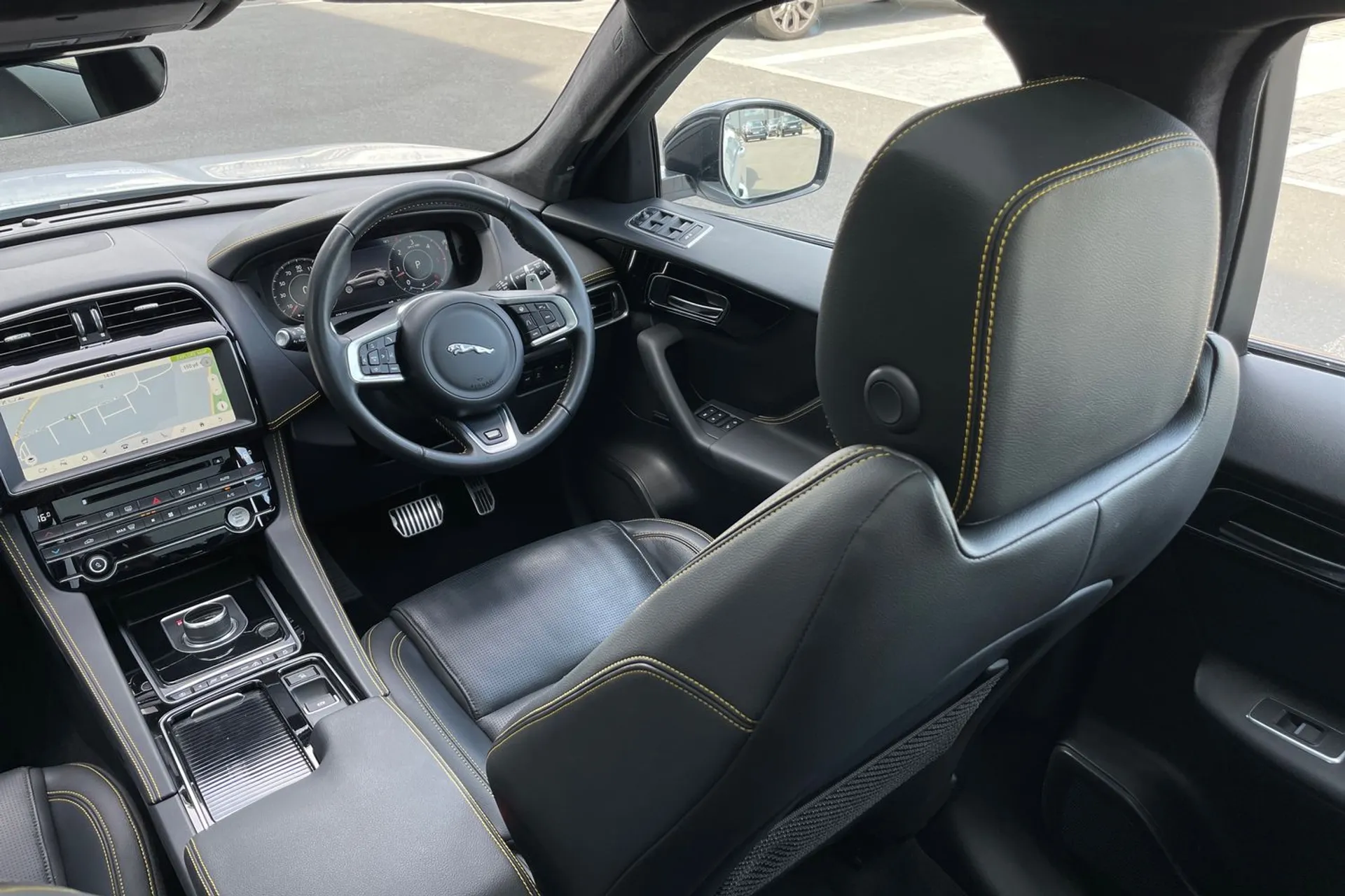 Jaguar F-PACE thumbnail image number 39