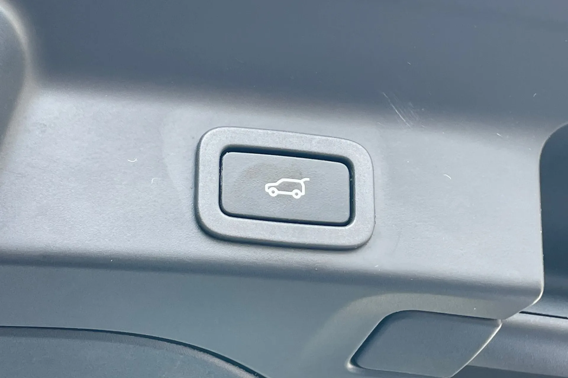 Jaguar F-PACE thumbnail image number 30