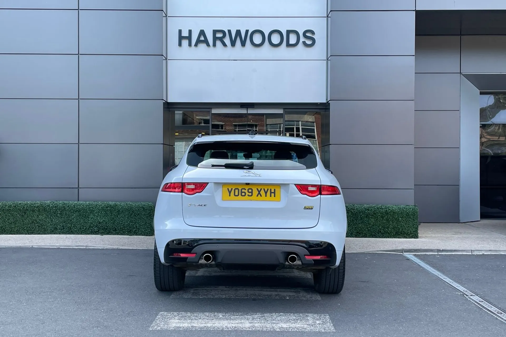 Jaguar F-PACE thumbnail image number 7