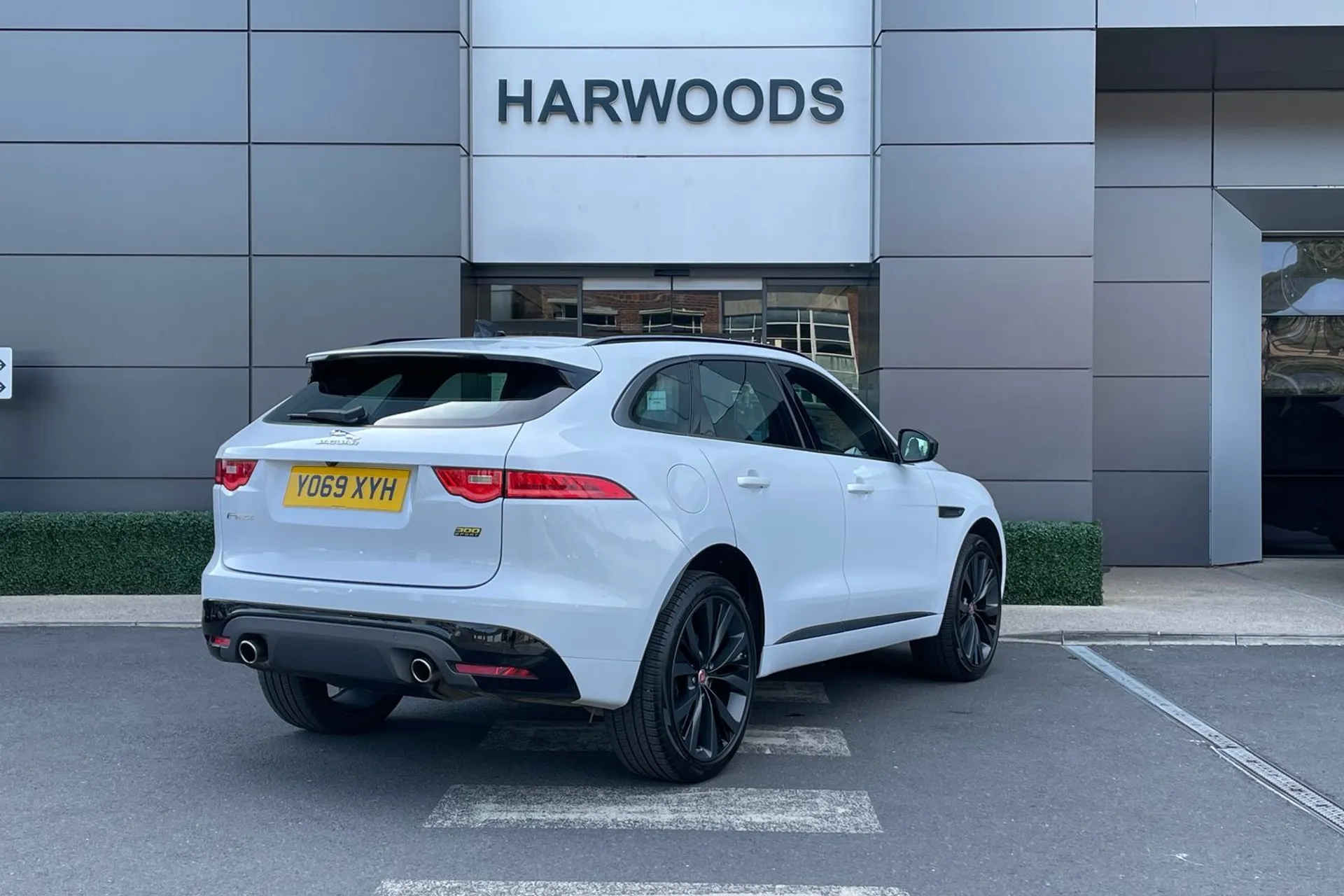 Jaguar F-PACE thumbnail image number 6