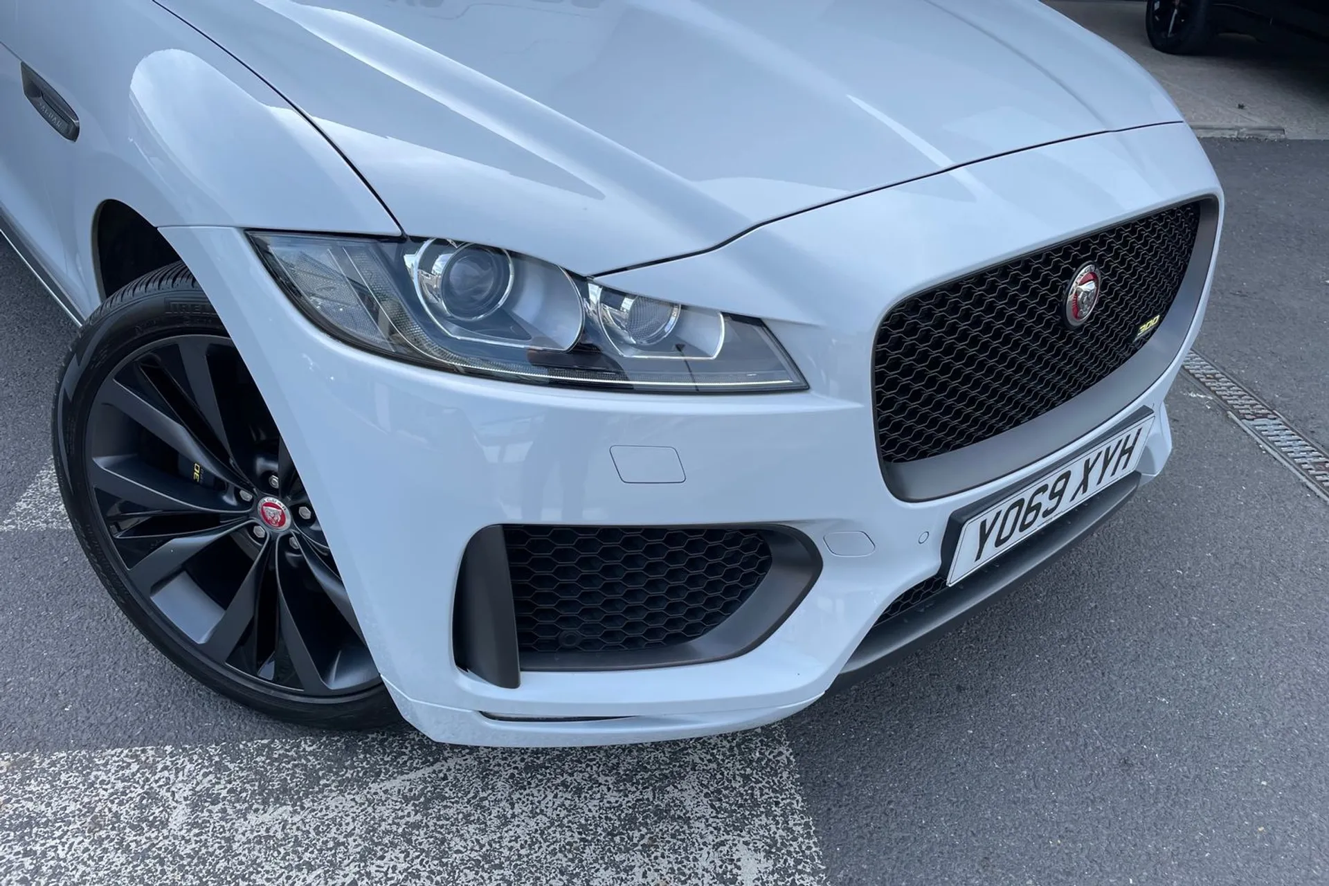 Jaguar F-PACE thumbnail image number 14