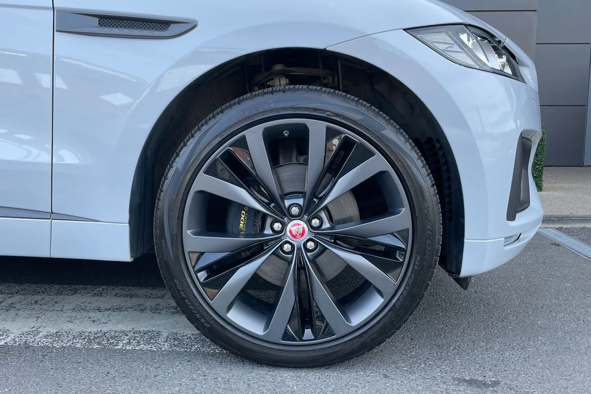 Jaguar F-PACE thumbnail image number 15