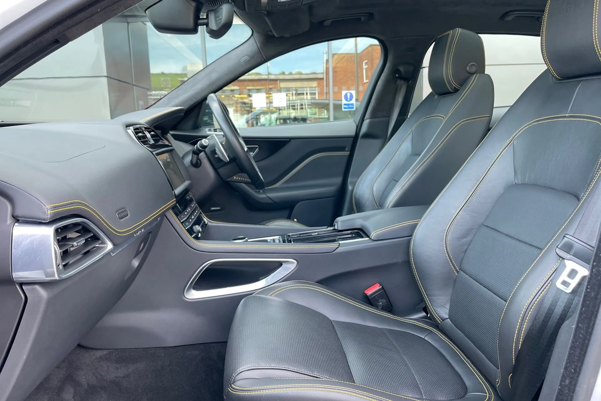 Jaguar F-PACE thumbnail image number 35
