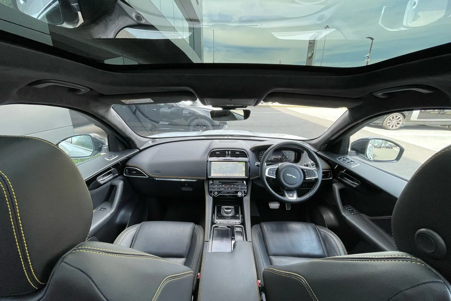 Jaguar F-PACE thumbnail image number 4