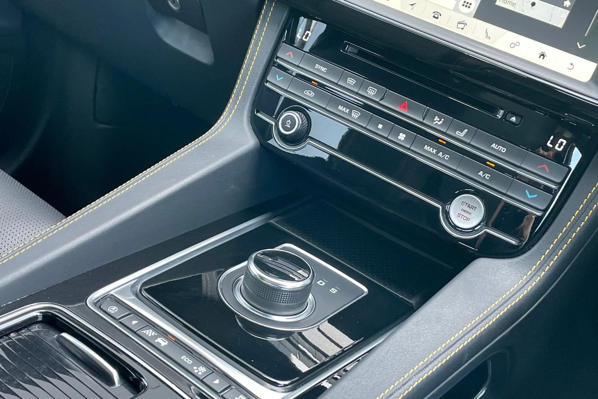 Jaguar F-PACE thumbnail image number 48